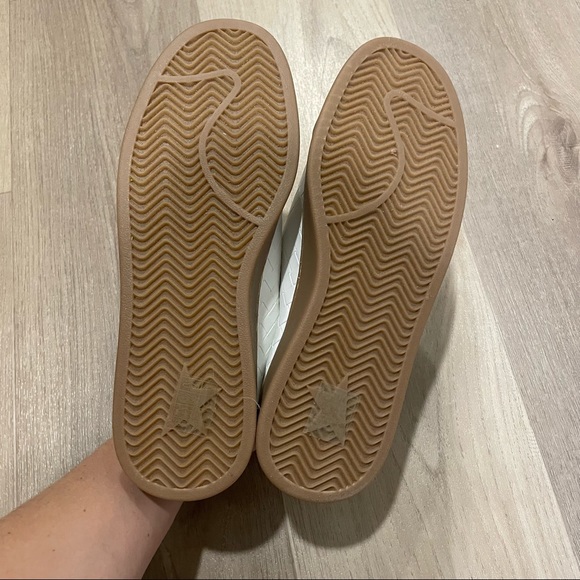 White Sneakers size 7 - Picture 5 of 8